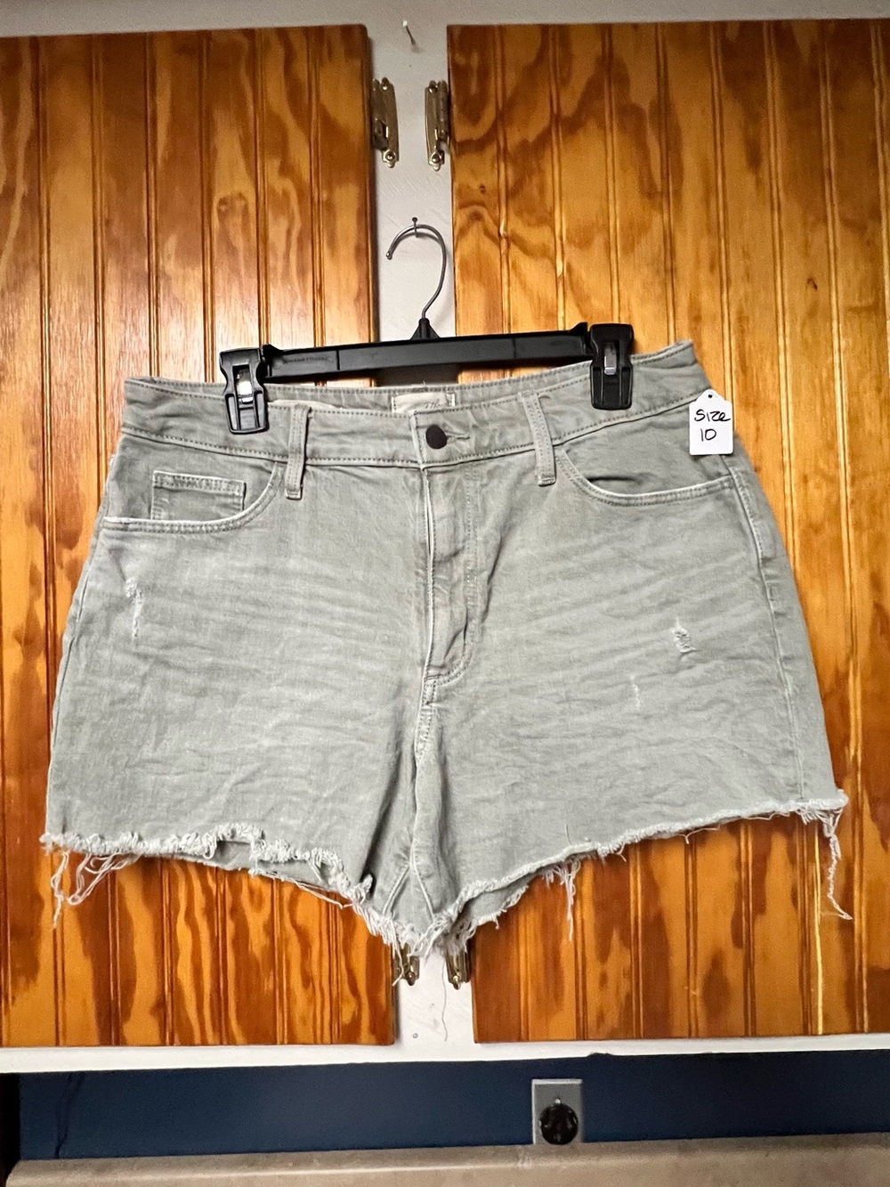 Universal Thread Women's High-Rise Frayed Hem Shorts - Light Sage size 10